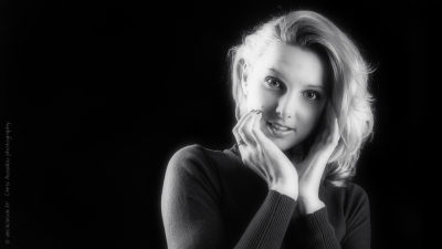 K-0331A-©XS-16x9-N&B-glamour-Anastasia au studio - copie.jpg