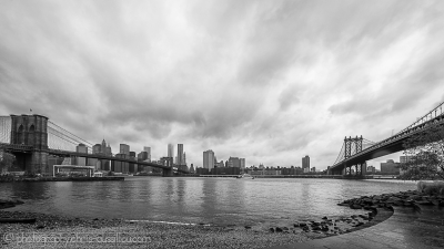 25-Brooklin Bridge et Mannhatan Bridge sous la pluie-3-197-N&B-©S.jpg