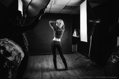 H-0383-©XS-2x3-N&B-Anastasia au studio - copie.jpg