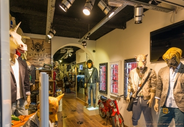 34 - Barcelone  mannequins vitrine - 0638- 1 - ©S - copie.jpg